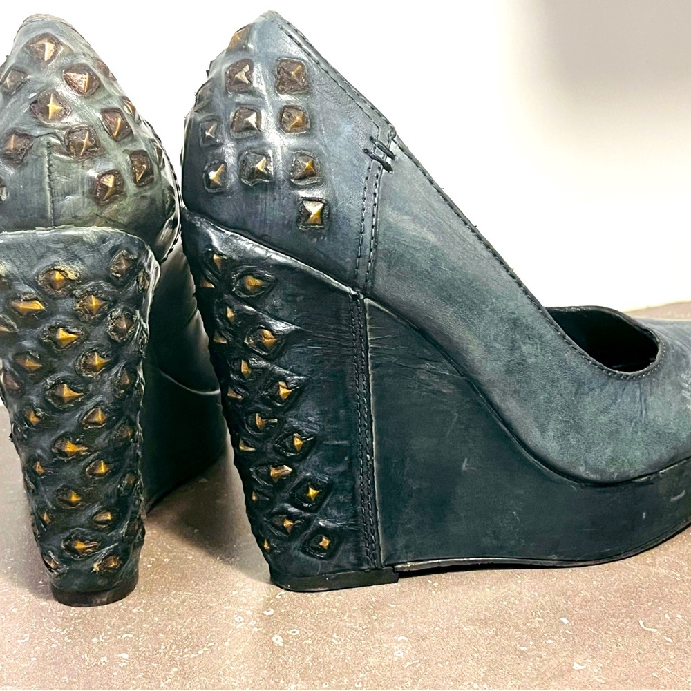 Calvin klein heals - 8.5